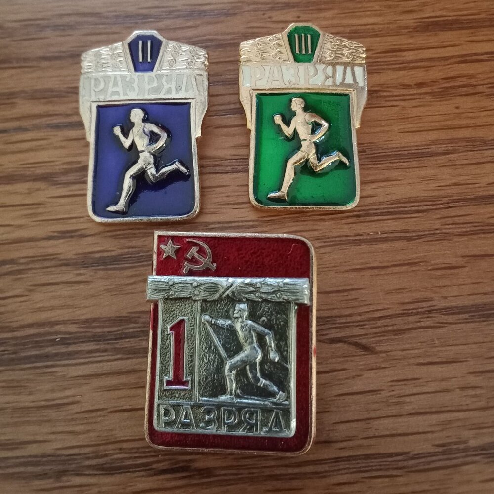 Soviet Badge Pins/3